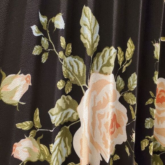 Pleated A-line floral print skirt​ - Picture 3 of 3